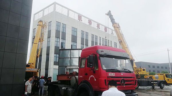 冰球突破豪华版网址机器人再次引进新设备，助力企业快速发展